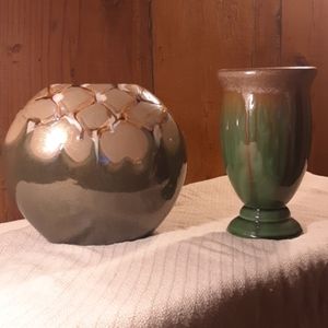 2 Vases